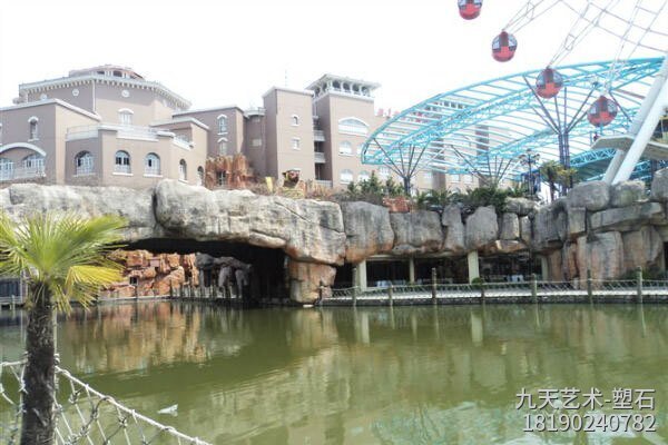 生態(tài)園塑石假山造景 生態(tài)園塑石假山造景